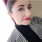 Laureata in lingue straniere, impartisce lezioni di inglese e/o cinese, ripetizioni e doposcuola (scuole elementari)